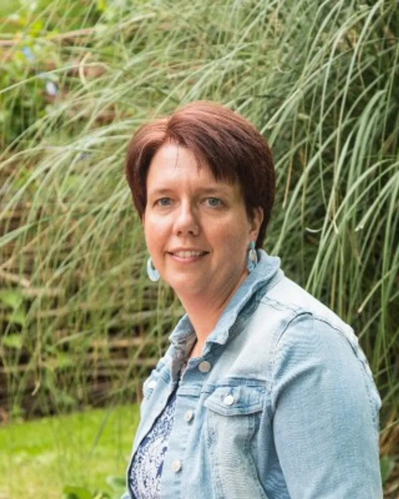 Anneloes de Bruijn-Rijm — Eigenaar Soeflas - voedselveiligheid & kwaliteit | mede-eigenaar bij More than Stones - de winkel in edelstenen, mineralen en kristallen | oprichter & bestuurslid VO de Smaragd